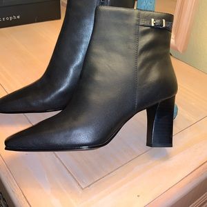 Black leather ankle boots NWT size 7M by Apostrophe